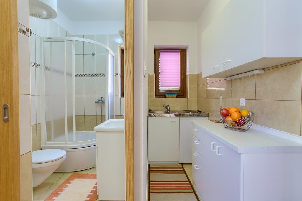 Nadija Studio Apartmani Krk Town Exterior photo