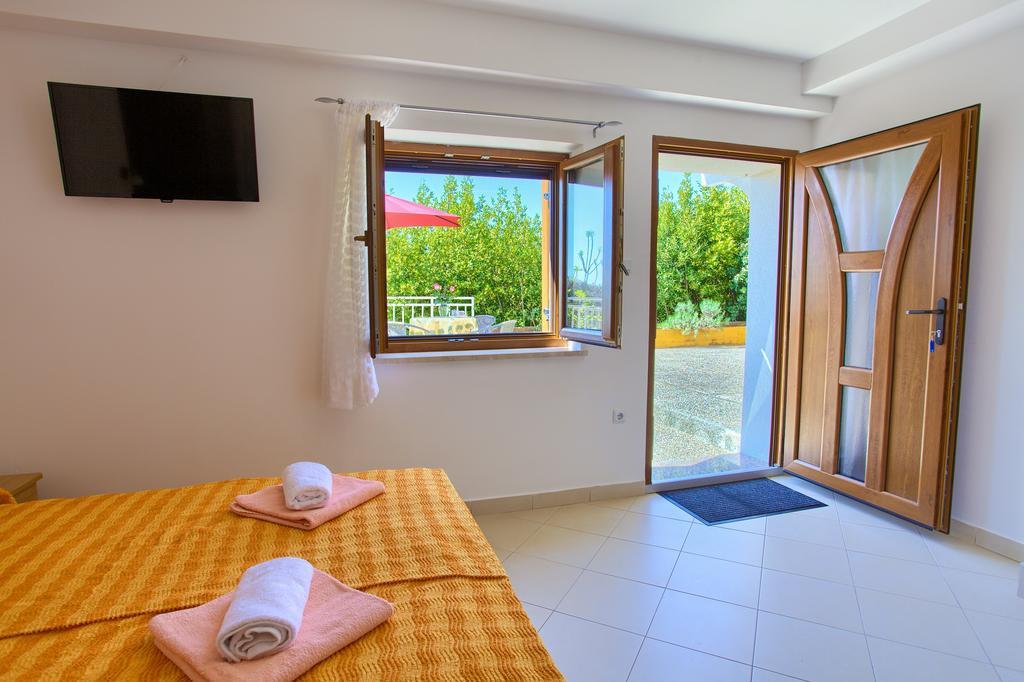 Nadija Studio Apartmani Krk Town Exterior photo